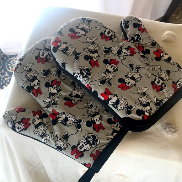 DISNEY MINNIE MOUSE oven mitts and pot holders. - Picture 6 of 6